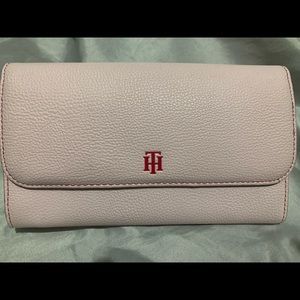 Light pink Tommy Hilfiger wallet